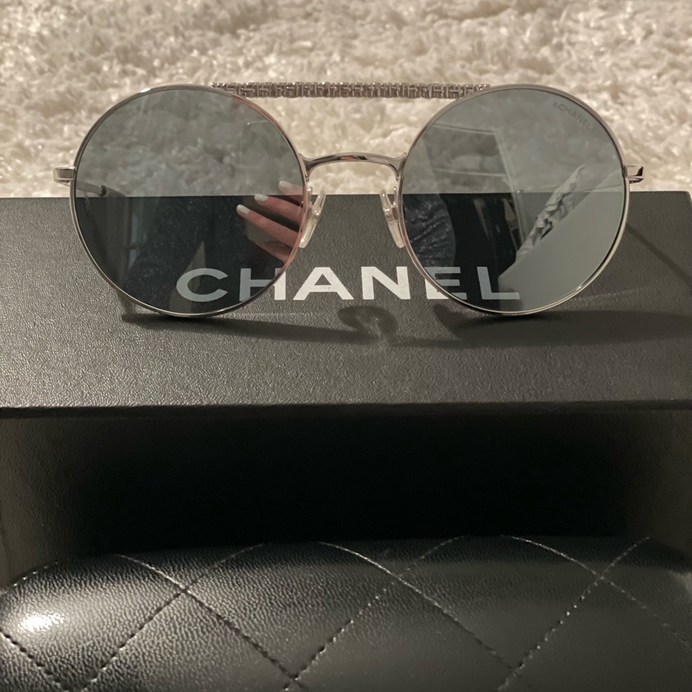 NOT FOR SALE ❌❌❌ Chanel Round Mirrored Sunglasses Model 4232 Gray Lens